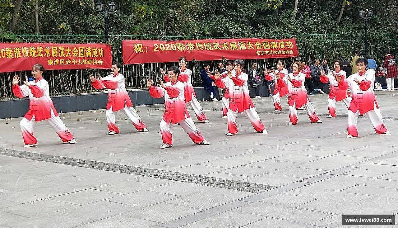 44118太阳成城勇攀高峰，无所畏惧！